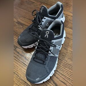 OnCloud Men's Charcoal and Light Gray Athletic Shoes